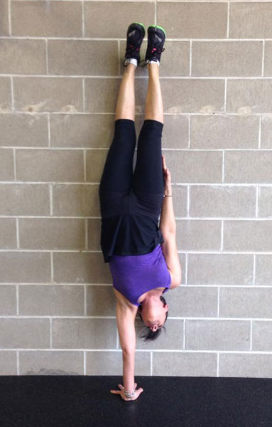 Denise one-arm handstand