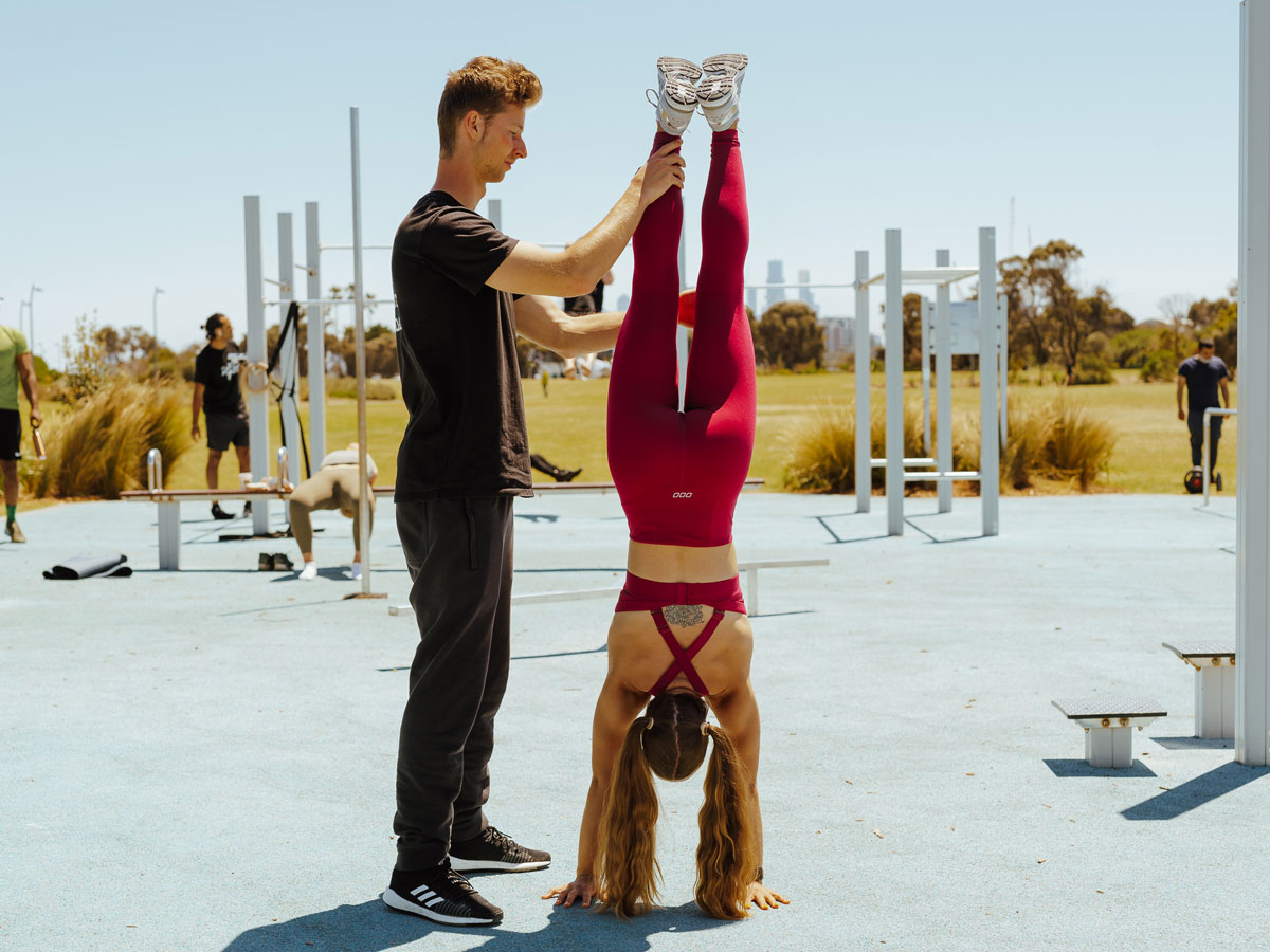 Vic Spotting Coaching Handstand